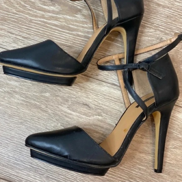 Forever 21 | Black Pointy Toe Platform Stiletto - Picture 3 of 3